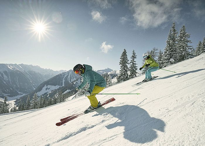 Skifahren bei sommerlichem Wetter